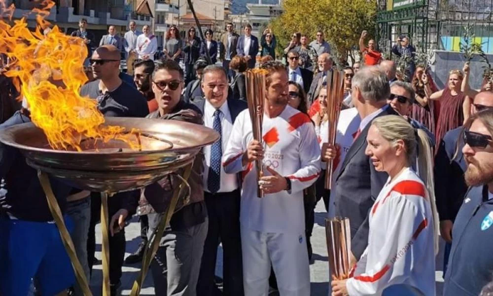 Ο Τζέραρντ Μπάτλερ λαμπαδηδρόμος στη Σπάρτη! (βίντεο)